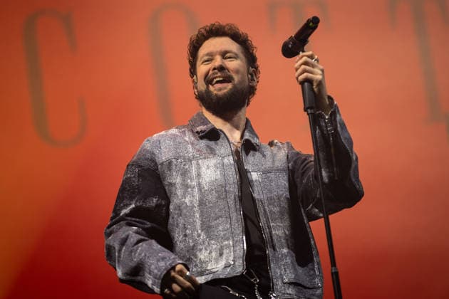 May 7, 2026, Porto, Portugal: British singer Calum Scott performs on stage during the Queima das Fitas 2026 festival at the Queimodromo in Porto. Porto Portugal - ZUMAs197 20260507_aaa_s197_183 Copyright: xDiogoxBaptistax