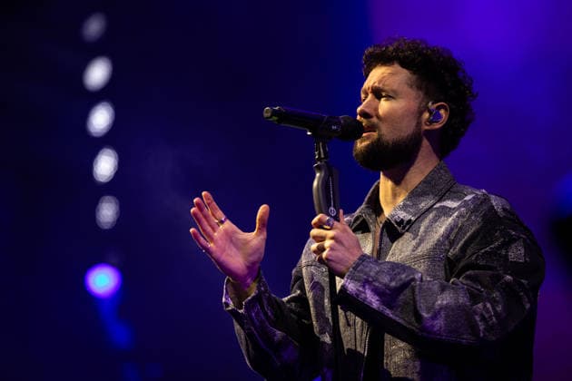 May 7, 2026, Porto, Portugal: British singer Calum Scott performs on stage during the Queima das Fitas 2026 festival at the Queimodromo in Porto. Porto Portugal - ZUMAs197 20260507_aaa_s197_199 Copyright: xDiogoxBaptistax