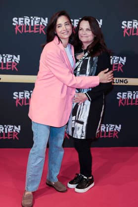 Amira Aly with her mother Mirjam Svetnik at the premiere of Serial Killer The True Crime Exhibition at Oskar Jäger Straße 99 Cologne, 07 05 2026 Foto:xR.xSchmiegeltx xFuturexImagex serienkiller_6551