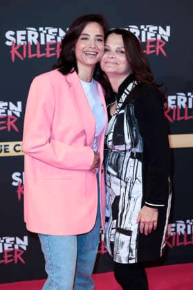 Amira Aly with her mother Mirjam Svetnik at the premiere of Serial Killer The True Crime Exhibition at Oskar Jäger Straße 99 Cologne, 07 05 2026 Foto:xR.xSchmiegeltx xFuturexImagex serienkiller_6553