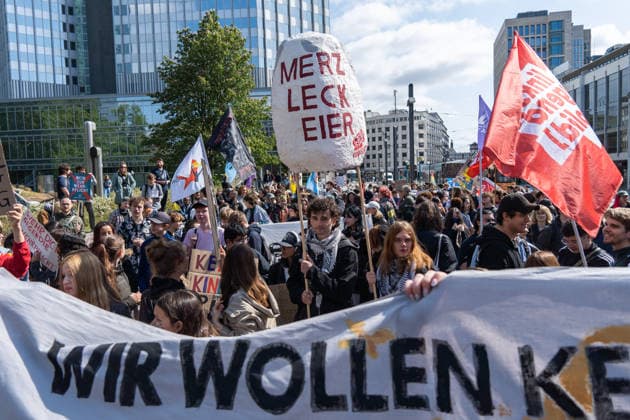 May 8, 2026, Frankfurt, Hesse, Germany: Students strike against mandatory military service in Frankfurt am Main, Germany. Frankfurt Germany  - ZUMAb332 20260508_zip_b332_008 Copyright: xMatiasxBasualdox