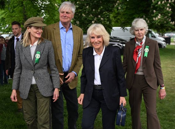 Queen Camilla meets Ebony Horse Club members Her Majesty, Queen Camilla, President of the Ebony Horse Club and Patron of the British Equestrian Federation, will meet members of the Ebony Horse Club as they demonstrate their skills during a short display at Badminton Horse Trials, which has selected Ebony Horse Club as its chosen charity this year. The Queen will also meet Badminton Horse Trials supporter and guests, including riders, past winners and representatives from the British Equestrian Federation. PIC: Duke and Duchess of Beaufort, HRH The Queen and Jane Tuckwell ( Event Director of Mars Badminton Horse Trials.), Credit:Eddie Mulholland PA ROTA - B68 Avalon UK, Badminton  Copyright: xEddiexMulhollandx xPAxROTAx-xB68x xAvalonx 1097354431