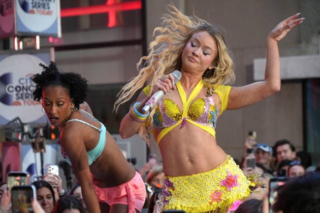May 8, 2026, New York, Ny, USA: ZARA LARSSON performs on the Today Show Citi Concert Series,.Rockefeller Plaza, . NYC.May 8, 2026. New York USA - ZUMAms4_ 20260508_faf_ms4_002 Copyright: xSoniaxMoskowitzxGordonx