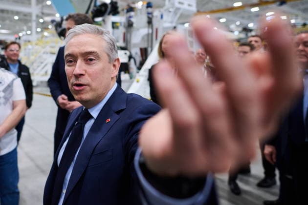 May 8, 2026, Toronto, On, Canada: Minister of Finance and National Revenue Francois-Philippe Champagne waves to workers during a tour of Bombardier s aircraft assembly centre in Mississauga, Ont., on Friday, May 8, 2026. Toronto Canada  - ZUMAc35_ 20260508_zaf_c35_039 Copyright: xSammyxKoganx