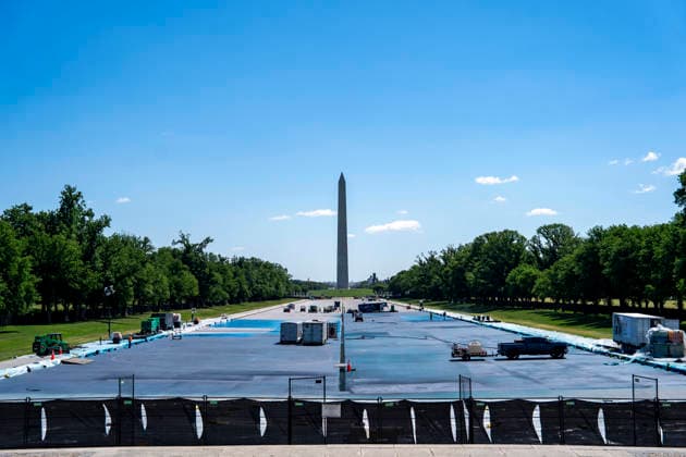 The reflecting pool is seen during its paint renovation in Washington, DC on Friday, May 8, 2026. Workers have been resurfacing the bottom of the Lincoln Memorial Reflecting Pool with American flag blue -colored material used in swimming pools, following President Donald Trump s Safe and Beautiful campaign to clean up parks and monuments in the city.  WAP20260508316 BONNIExCASH