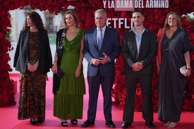 Global Premiere of Berlin and The Lady of Armino by Netflix The mayor of Seville, José Luis Sanz c poses on the red carpet at the Global Premiere of Berlin and The Lady of Armino by Netflix A 08 May 2026, in Seville Andalusia, Spain The global premiere of the second season of the spin off of La casa de papel , titled Berlín y la dama del armino , which takes place this Friday and Saturday, will host several outstanding events in Seville 08 MAY 2026 María José Ló Sevilla Andalucia, Espana Sevilla Andalucia, Espana Espana Spain.  Copyright: xMariaxJosÃ xLopezx 7508994