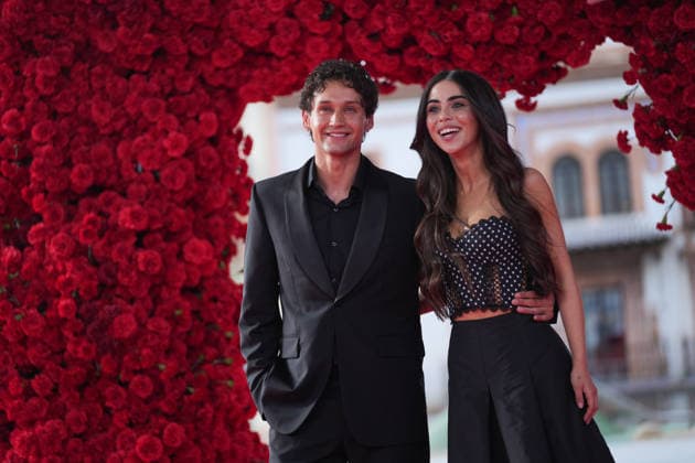 Global Premiere of Berlin and La Dama del Armino by Netflix Influencer Lila Mangrinán and Lucas Bojanich pose on the red carpet at the Global Premiere of Berlin and La Dama del Armino by Netflix A 08 May 2026, in Seville Andalusia, Spain The global premiere of the second season of the spin off of La casa de papel , titled Berlín y la dama del armino , which takes place this Friday and Saturday, will host several outstanding events in Seville 08 MAY 2026 María José Ló Sevilla Andalucia, Espana Sevilla Andalucia, Espana Espana Spain.  Copyright: xMariaxJosÃ xLopezx 7509008