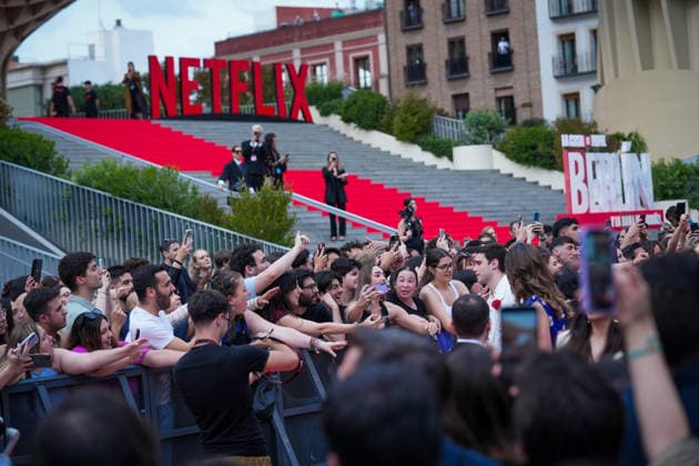 Global Premiere of Berlin and La Dama del Armino by Netflix Actor Julio Pena Fernández greets the audience during the Global Premiere of Berlin and La Dama del Armino by Netflix A 08 May 2026, in Seville Andalusia, Spain The global premiere of the second season of the spin off of La casa de papel , entitled Berlin and La dama del armino , which takes place this Friday and Saturday, will host several outstanding events in Seville Today Friday, this event has taken place in Las Setas starting with a red carpet for which have paraded in addition to the cast, VIP guests 08 MAY 2026 María José Ló Sevilla Andalucia, Espana Sevilla Andalucia, Espana Spain  Copyright: xMariaxJosÃ xLopezx 7509090