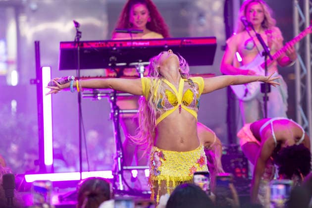 May 8, 2026, New York, New York, USA: ZARA LARSSON performs at the Today Show Citi Concert Series on NBC at Rockefeller Plaza in New York. 8 May 2026 New York USA  - ZUMAa265 20260508_zep_a265_024 Copyright: xEricxAcquayex
