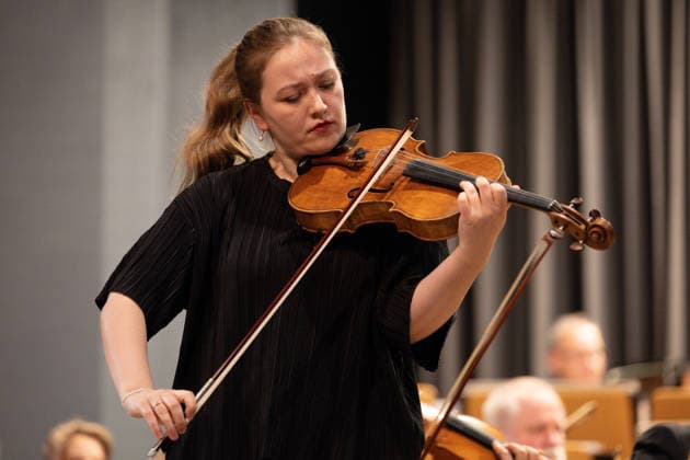 08 05 2026, 61 International Instrumental Competition Markneukirchen, opening symphony concert Carla Usberti Viola, 1 prize winner International Instrumental Competition 2025 Markneukirchen Music Hall Saxony Germany