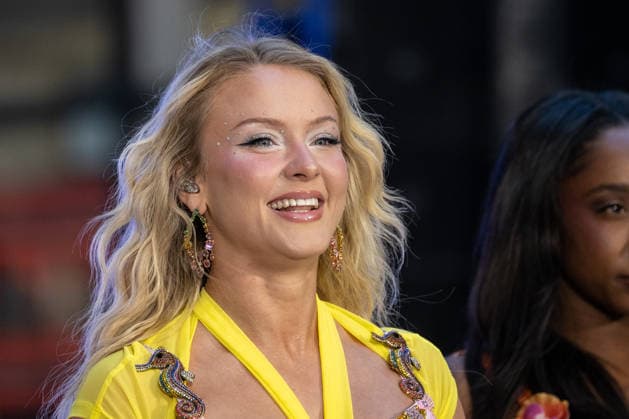 Pop star Zara Larsson performs live on the Citi Concert Series Today in NYC - 08 May 2026 Zara Larsson performs on stage during the Citi Concert Series Today. Pop star Zara Larsson performed live on the Citi Concert Series Today for NBC s Today Show. Fans gathered at The Plaza at Rockefeller Center in New York City to watch the singer perform her latest hits as part of the morning show s summer concert lineup. New York United States Copyright: xRonxSmitsx xSOPAxImagesx Zara Larsson-30