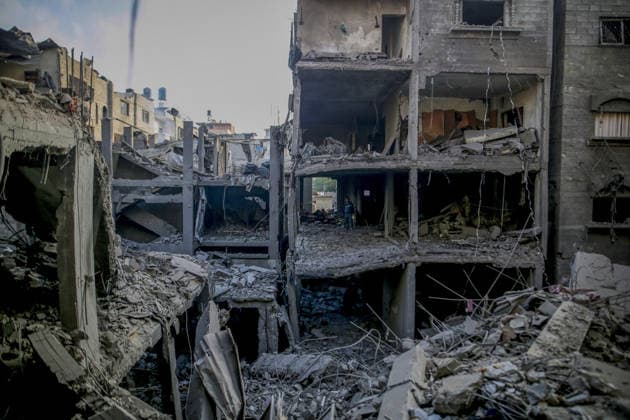 News Bilder des Tages Destruction in Al-Shati Camp following Israeli airstrike in Gaza GAZA CITY, GAZA, PALESTINE - MAY 09: A view of the extensive damage at buildings following an Israeli air strike on the Al-Shati Camp violating the current ceasefire agreement in western Gaza City, Gaza, Palestine on May 09, 2026. Palestinian families returned to the site of the blast to search through the rubble for their belongings and assess the scale of the destruction. Saeed M. M. T. Jaras Anadolu Gaza City Gaza. Editorial use only. Please get in touch for any other usage.  Copyright: x2026xAnadoluxSaeedxM.xM.xT.xJarasx