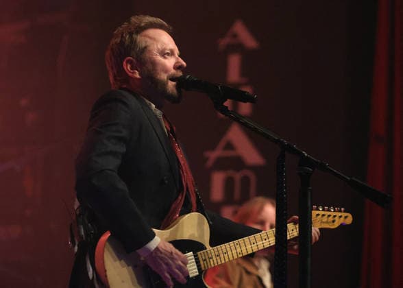 Kiefer Sutherland in concert at the Alhambra in Paris during his Love Will Bring You Home tour on May 8, 2026 After a career spanning both film and the series 24 Heures chrono , American actor Kiefer Sutherland continues his musical career blending pop, rock et country Denis Guignebourg Bestimage Kiefer Sutherland in concert at the Alhambra in Paris during his Love Will Bring You Home tour on May 8, 2026 After a career spanning both film and the series 24 , American actor Kiefer Sutherland continues his musical career, blending pop, rock, and country Paris France  Copyright: xDenisxGuignebourgx xBestimagexDenisxGuignebourgx xBestimagex