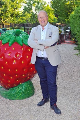 VIP event in the strawberry park Peter Zens on the occasion of the VIP event in the strawberry park on 08 05 2026 at the adventure farm Gertrudenhof in Hürth 20260508MWI119994