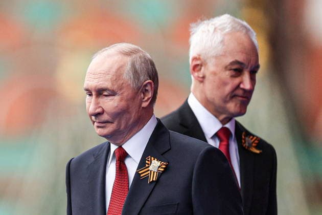 News Bilder des Tages RUSSIA, MOSCOW - MAY 9, 2026: Vladimir Putin (front), President of Russia, and Defence Minister Andrei Belousov attend a military parade in Red Square on Victory Day to mark 81 years since the victory of the Soviet Union over Nazi Germany in the Great Patriotic War, Eastern Front of World War II. Alexander Shcherbak TASS  92219426
