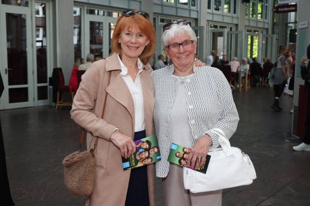 Presenter and health expert Vera Cordes with mother Gerda, premiere party of the comedy 53 Sundays with prominent guests at the Winterhuder Fährhaus comedy theater, Hamburg 8 5 2026