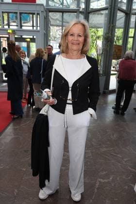 Actress Claudia Rieschel, premiere party of the comedy 53 Sundays with prominent guests at the Komödie Winterhuder Fährhaus, Hamburg 8 5 2026