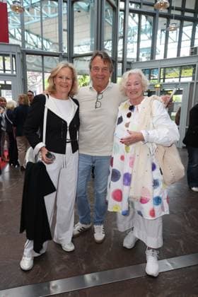 Actress Claudia Rieschel, actor Krystian Martinek and director Christine Kabisch, premiere party of the comedy 53 Sundays with prominent guests at the Komödie Winterhuder Fährhaus, Hamburg 8 5 2026