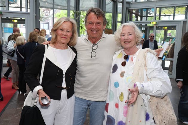 Actress Claudia Rieschel, actor Krystian Martinek and director Christine Kabisch, premiere party of the comedy 53 Sundays with prominent guests at the Komödie Winterhuder Fährhaus, Hamburg 8 5 2026