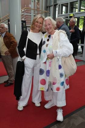 Actress Claudia Rieschel and director Christine Kabisch, premiere party of the comedy 53 Sundays with prominent guests at the Komödie Winterhuder Fährhaus, Hamburg 8 5 2026