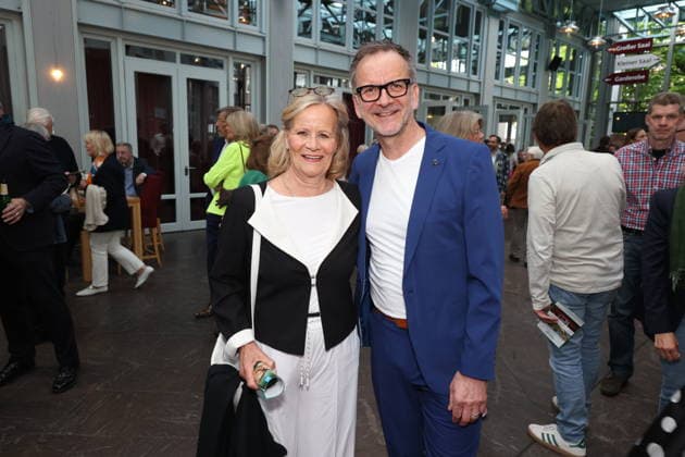 Claudia Rieschel with theater director Dieter Powitz, premiere party of the comedy 53 Sundays with prominent guests at the Komödie Winterhuder Fährhaus, Hamburg 8 5 2026
