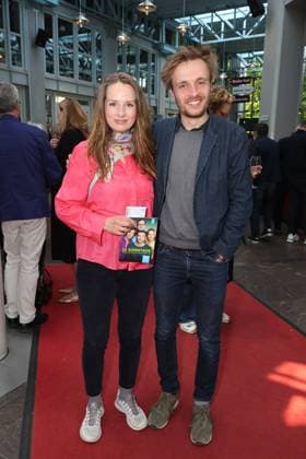 Actress Hannah Rebekka Ehlers with Per Jörling, premiere party of the comedy 53 Sundays with prominent guests at the Komödie Winterhuder Fährhaus, Hamburg 8 5 2026