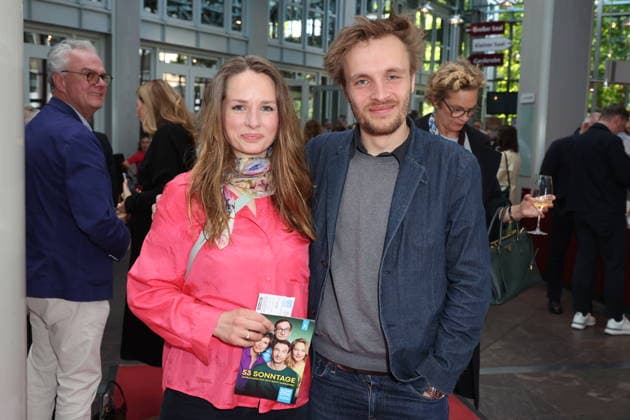 Actress Hannah Rebekka Ehlers with Per Jörling, premiere party of the comedy 53 Sundays with prominent guests at the Komödie Winterhuder Fährhaus, Hamburg 8 5 2026