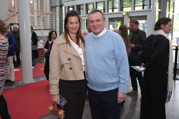Nadine Geigle with Burkhardt Müller Sönksen, premiere party of the comedy 53 Sundays with prominent guests at the Komödie Winterhuder Fährhaus, Hamburg 8 5 2026