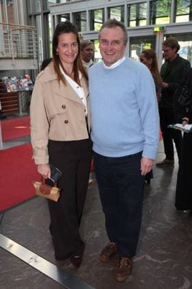 Nadine Geigle with Burkhardt Müller Sönksen, premiere party of the comedy 53 Sundays with prominent guests at the Komödie Winterhuder Fährhaus, Hamburg 8 5 2026