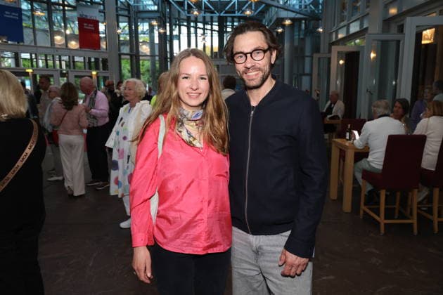 Actress Hannah Rebekka Ehlers with her colleague Leander Lichtl, premiere party of the comedy 53 Sundays with prominent guests at the Komödie Winterhuder Fährhaus, Hamburg 8 5 2026