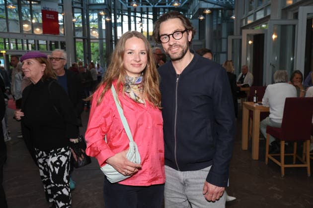 Actress Hannah Rebekka Ehlers with her colleague Leander Lichtl, premiere party of the comedy 53 Sundays with prominent guests at the Komödie Winterhuder Fährhaus, Hamburg 8 5 2026