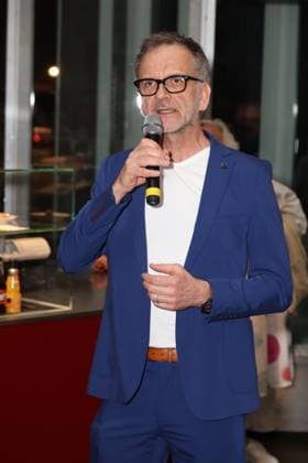 Theater director Dieter Powitz at the premiere party of the comedy 53 Sundays with prominent guests at the Komödie Winterhuder Fährhaus, Hamburg 8 5 2026
