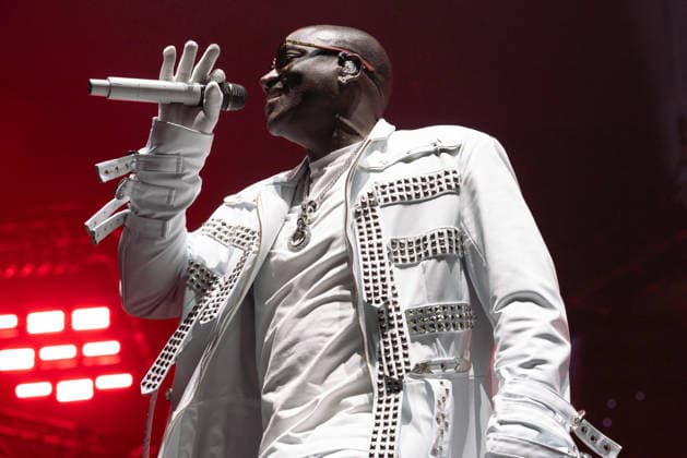 May 8, 2026, London, United Kingdom: Aliaune Damala Bouga Time Puru Nacka Lu Lu Lu Badara Akon Thiam, known as Akon seen performing on stage live in concert at O2 Arena in London London United Kingdom - ZUMAs197 20260508_aaa_s197_443 Copyright: xBonniexBritainx