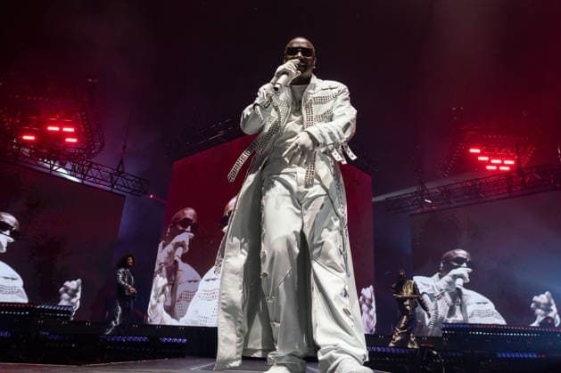 May 8, 2026, London, United Kingdom: Aliaune Damala Bouga Time Puru Nacka Lu Lu Lu Badara Akon Thiam, known as Akon seen performing on stage live in concert at O2 Arena in London London United Kingdom - ZUMAs197 20260508_aaa_s197_445 Copyright: xBonniexBritainx