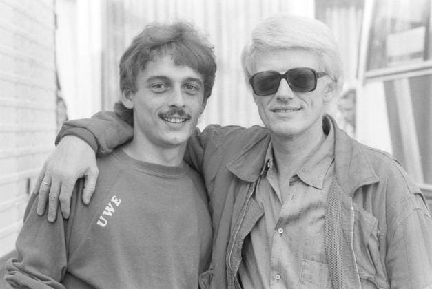 Heino re and Uwe Kramm 07 85 vZ Heino with his son Uwe Kramm at the edge of a concert on the open-air stage Meppen in July 1985 Germany German German man singer singing music musician folk music popular hit music Heinz Georg Kramm German singer with son cross half standing smiling hugging sw