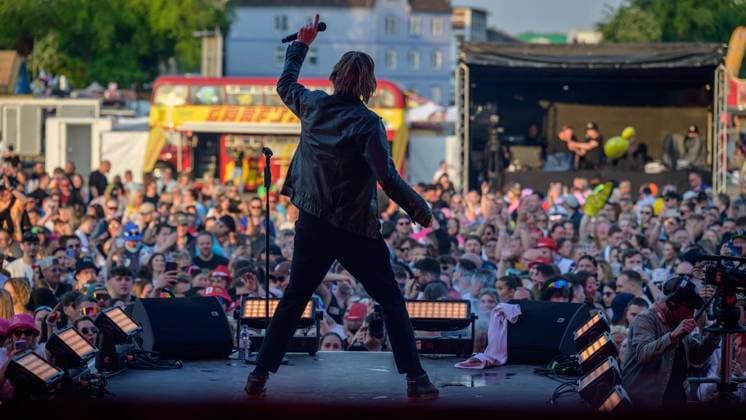 Herne: Das Mallorcafestival Crange Total 2026 ** NUR FÜR REDAKTIONELLE ZWECKE ** EDITORIAL USE ONLY **<p>Mickie Krause bei Crange Total 2026 Mallorcafestival am Samstag, den 9. Mai 2026, auf dem Cranger Kirmesplatz in Herne. Herne Copyright: UwexErnst *** Herne The Mallorcafestival Crange Total 2026 FOR EDITORIAL PURPOSES ONLY EDITORIAL USE ONLY p Mickie Krause at Crange Total 2026 Mallorcafestival on Saturday, May 9, 2026, at the Cranger Kirmesplatz in Herne Herne Copyright UwexErnst Copyright: UwexErnst doc85rxru9inpidnz6hnft ,EDITORIAL USE ONLY