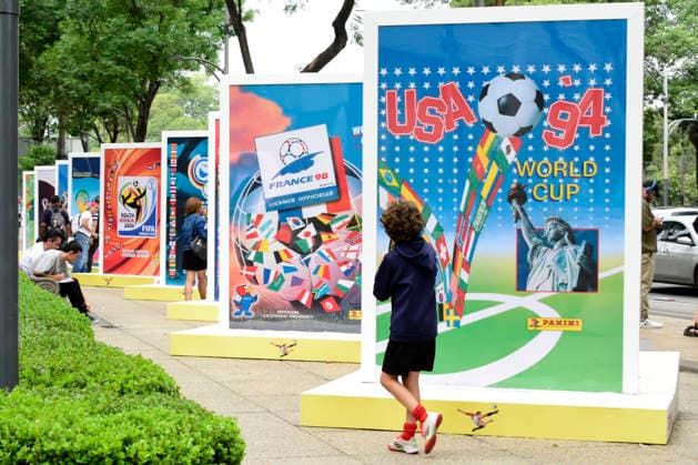 A Fan attending the FIFA World Cup Panini Collectible Album Exhibition on Paseo de la Reforma Avenue.on May 9, 2026 in Mexico City, Mexico. Mexico City Mexico - ZUMAe321 20260509_zia_e321_001 Copyright: xLuisxBarronx