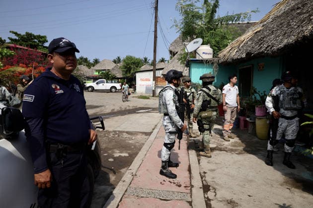 Search for missing migrants in Chiapas CHIAPAS, MEXICO - MAY 09: A brigade of mothers, families, and activists, accompanied by military and police personnel, conduct a search operation for missing migrants in the community of San Jose El Hueyate in Chiapas, Mexico, on May 09, 2026. The operation aims to locate more than 80 people, including children and adults from Cuba, Ecuador, and Central America, who disappeared along the Pacific coast while being trafficked toward the United States. Jose Torres Anadolu Chiapas Mexico. Editorial use only. Please get in touch for any other usage. Copyright: x2026xAnadoluxJosexTorresx