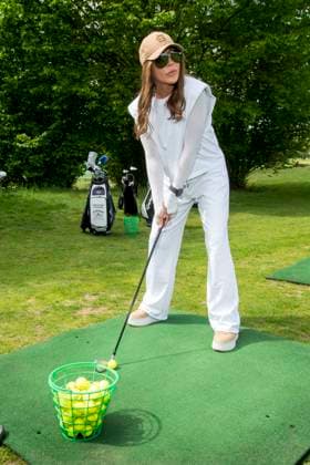 ABB PROMIGOLF Simone Thomalla teeing off on the green as a guest at the first charity celebrity AM golf tournament for the benefit of Kinderwohl Berlin and Geka e V at the Golf und Country Club am Motzener See in Mittenwalde Brandenburg on 09 05 2026 Brandenburg Germany