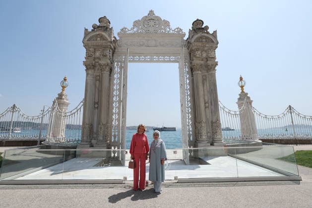 Turkish First Lady hosts Belgian Queen at Dolmabahce Palace ISTANBUL, TURKIYE - MAY 10: (----EDITORIAL USE ONLY - MANDATORY CREDIT - TURKISH PRESIDENCY MUSTAFA KAMACI HANDOUT - NO MARKETING NO ADVERTISING CAMPAIGNS - DISTRIBUTED AS A SERVICE TO CLIENTS----) Turkish First Lady Emine Erdogan (R) welcomes Queen Queen Mathilde (L) at Dolmabahce Palace in Istanbul, Turkiye, on May 10, 2026. Tur Presidency Mustafa Kamaci Handout Anadolu Istanbul Turkey. Editorial use only. Please get in touch for any other usage.  Copyright: x2026xAnadoluxTurxPresidencyx xMustafaxKamacix xHandoutx