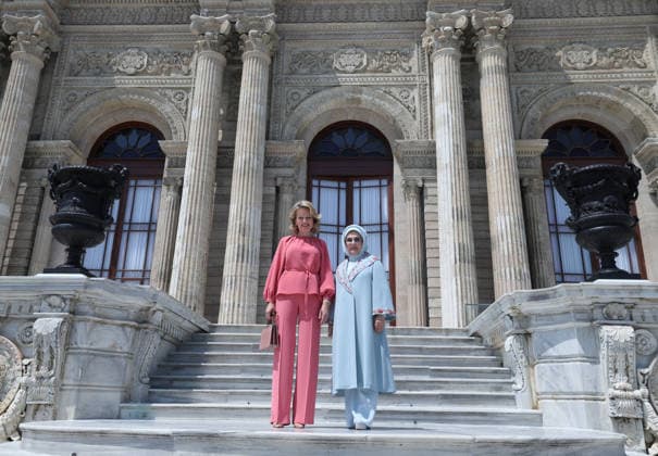 Turkish First Lady hosts Belgian Queen at Dolmabahce Palace ISTANBUL, TURKIYE - MAY 10: (----EDITORIAL USE ONLY - MANDATORY CREDIT - TURKISH PRESIDENCY MUSTAFA KAMACI HANDOUT - NO MARKETING NO ADVERTISING CAMPAIGNS - DISTRIBUTED AS A SERVICE TO CLIENTS----) Turkish First Lady Emine Erdogan (R) welcomes Queen Queen Mathilde (L) at Dolmabahce Palace in Istanbul, Turkiye, on May 10, 2026. Tur Presidency Mustafa Kamaci Handout Anadolu Istanbul Turkey. Editorial use only. Please get in touch for any other usage.  Copyright: x2026xAnadoluxTurxPresidencyx xMustafaxKamacix xHandoutx