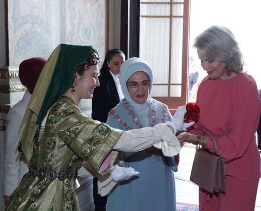 Turkish First Lady hosts Belgian Queen at Dolmabahce Palace ISTANBUL, TURKIYE - MAY 10: (----EDITORIAL USE ONLY - MANDATORY CREDIT - TURKISH PRESIDENCY MUSTAFA KAMACI HANDOUT - NO MARKETING NO ADVERTISING CAMPAIGNS - DISTRIBUTED AS A SERVICE TO CLIENTS----) Turkish First Lady Emine Erdogan (C) welcomes Queen Queen Mathilde (R) at Dolmabahce Palace in Istanbul, Turkiye, on May 10, 2026. Tur Presidency Mustafa Kamaci Handout Anadolu Istanbul Turkey. Editorial use only. Please get in touch for any other usage.  Copyright: x2026xAnadoluxTurxPresidencyx xMustafaxKamacix xHandoutx