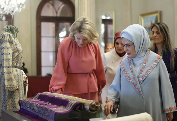 Turkish First Lady hosts Belgian Queen at Dolmabahce Palace ISTANBUL, TURKIYE - MAY 10: (----EDITORIAL USE ONLY - MANDATORY CREDIT - TURKISH PRESIDENCY MUSTAFA KAMACI HANDOUT - NO MARKETING NO ADVERTISING CAMPAIGNS - DISTRIBUTED AS A SERVICE TO CLIENTS----) Turkish First Lady Emine Erdogan (R) welcomes Queen Queen Mathilde (L) at Dolmabahce Palace in Istanbul, Turkiye, on May 10, 2026. Tur Presidency Mustafa Kamaci Handout Anadolu Istanbul Turkey. Editorial use only. Please get in touch for any other usage.  Copyright: x2026xAnadoluxTurxPresidencyx xMustafaxKamacix xHandoutx