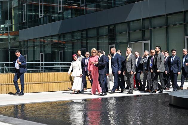 Belgian Queen Mathilde in Istanbul ISTANBUL, TURKIYE - MAY 10: Belgian Queen Mathilde (C) is welcomed by Baykar Board Chairman, Selcuk Bayraktar (C-R), at the Ozdemir Bayraktar National Technology Center as part of an Economic Mission in Istanbul, Turkiye, on May 10, 2026. Elif Ozturk Anadolu Istanbul Turkey. Editorial use only. Please get in touch for any other usage.  Copyright: x2026xAnadoluxElifxOzturkx