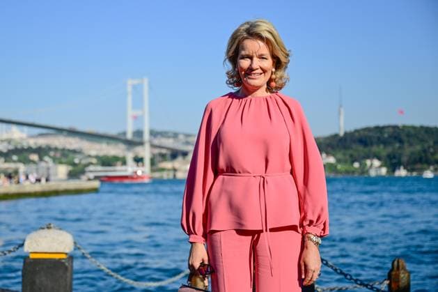Belgian Queen Mathilde in Istanbul ISTANBUL, TURKIYE - MAY 10: Belgian Queen Mathilde poses for photos at the Ortakoy Square as she visits the city as part of an Economic Mission in Istanbul, Turkiye, on May 10, 2026. Cem Tekkesinoglu Anadolu Istanbul Turkey. Editorial use only. Please get in touch for any other usage.  Copyright: x2026xAnadoluxCemxTekkesinoglux