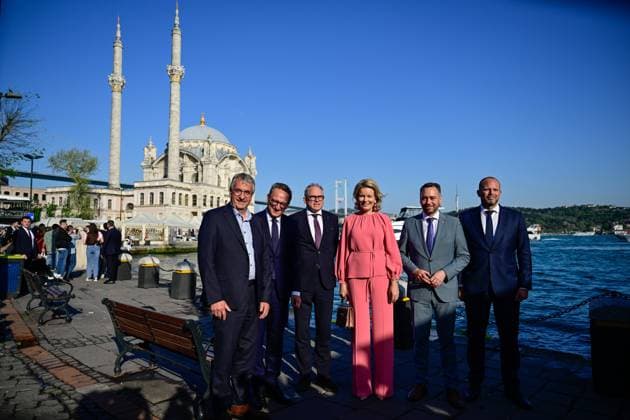 Belgian Queen Mathilde in Istanbul ISTANBUL, TURKIYE - MAY 10: Belgian Queen Mathilde (3rd R) poses for photos with Belgian Minister of Defence Theo Francken (R) and members of the accompanying delegation at the Ortakoy Square as she visits the city as part of an Economic Mission in Istanbul, Turkiye, on May 10, 2026. Cem Tekkesinoglu Anadolu Istanbul Turkey. Editorial use only. Please get in touch for any other usage.  Copyright: x2026xAnadoluxCemxTekkesinoglux
