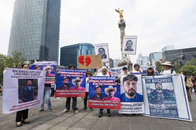 May 10, 2026, Mexico City, Mexico: On Mothers Day, collectives of searching mothers and relatives of missing persons took part in the XIV National Dignity March: Mothers Searching for their Sons, Daughters, Truth and Justice, in Mexico City. The march moved from the Monument to the Mother to the Angel of Independence, where participants demanded answers for missing persons while also protesting against the staging of the 2026 FIFA World Cup amid the countrys disappearance crisis. Mexico City Mexico - ZUMAl178 20260510_znp_l178_058 Copyright: xCristianxLeyvax