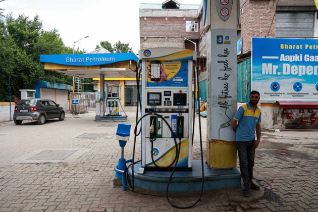 People Refill Petrol And Diesel A salesman at a petrol station waits for vehicles in Baramulla, Jammu and Kashmir, India, on May 11, 2026. On Sunday, Prime Minister Narendra Modi urged citizens to reduce fuel consumption, limit foreign travel, and pause gold purchases, citing the economic impact of the war in Iran. Baramulla India  Copyright: xNasirxKachroox originalFilename: kachroo-notitle260511_npY6T.jpg