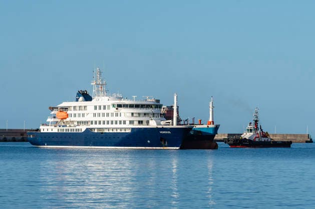 The evacuation of passengers of the cruise ship with hantavirus continues The cruise ship MV Hondius anchored in the port of Granadilla waiting to refuel and receive the necessary supplies to travel to the Netherlands, on May 11, 2026, in Granadilla de Abona, Tenerife, Canary Islands Spain The operation of evacuation of passengers and crew of the MV Hondius , After the Spanish passengers, who were the first to leave the ship and have already arrived in Madrid, followed by nationals from France, the Netherlands, the United Kingdom and Canada 11 MAY 2026 Europa Press Canarias 11 05 2026 Granadilla de Abona, Tenerife, Tenerife, I Granadilla de Abona, Tenerife, I Spain  Copyright: xEuropaxPressxCanariasx 7514592