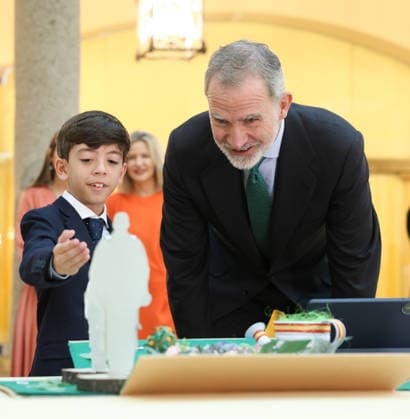 The King receives the winners of the 44th edition of the school contest What is a king for you King Felipe VI d during an audience with the winners of the 44th edition of the school contest What is a king for you , in the Royal Palace of El Pardo, on May 11, 2026, in Madrid Spain The contest, organized by the Fundación Institucional Espanola FIES and sponsored by the Orange Foundation, aims to bring the figure of the King and the Crown closer to schoolchildren, as well as to raise awareness of the role which the Constitution reserves for the Institution 11 MAY 2026 Marta Ferná Madrid Madrid Espana  Copyright: xMartaxFernandezx 7514727